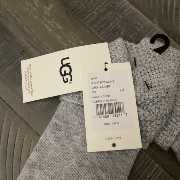 UGG Bow Wool Blend Tech Glove - Picture 5 of 5